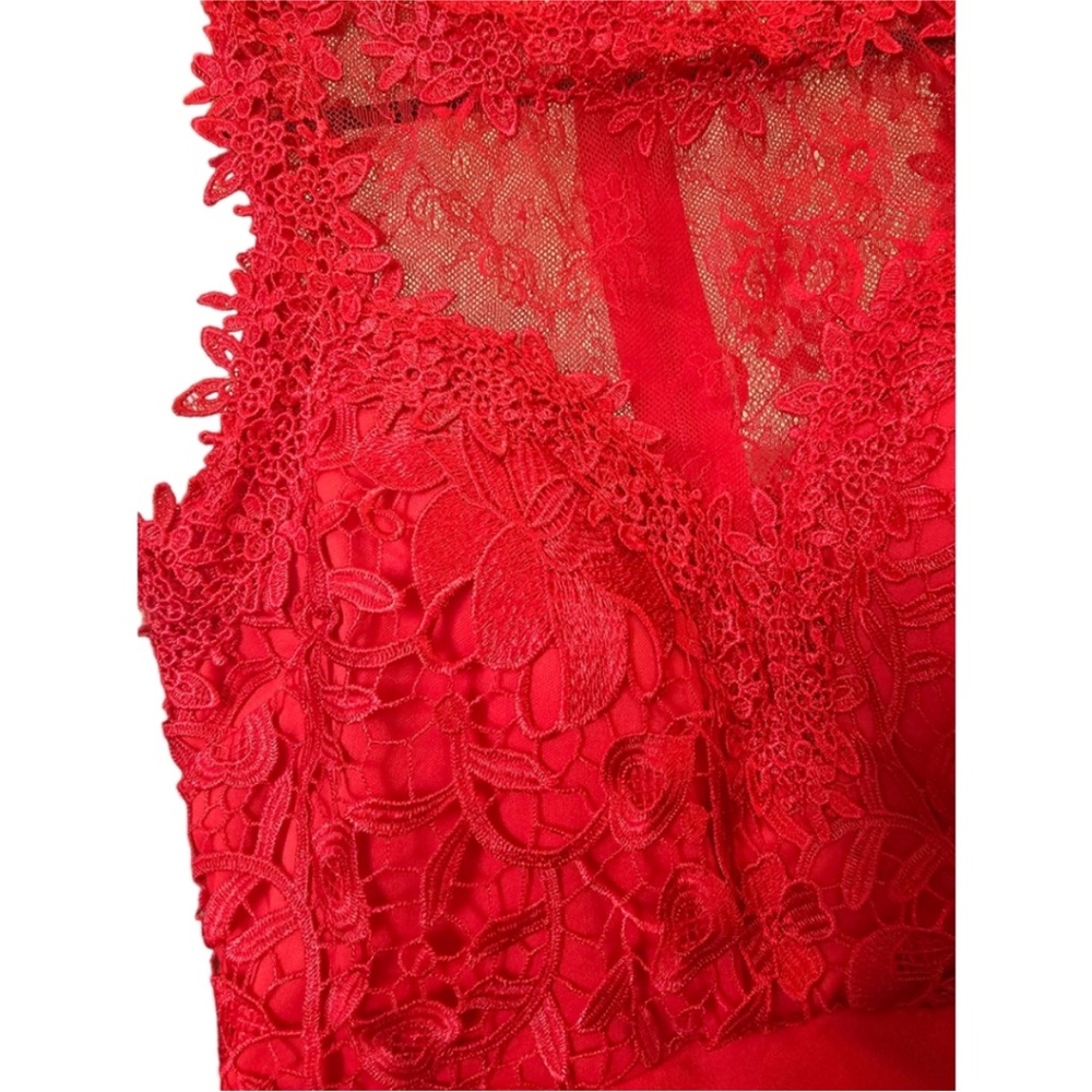Entry red fitted dress with illusion lace neckline. M - Picture 4 of 4